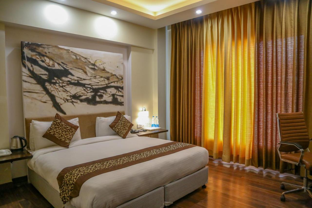 Four Leaf Hotel,Budaun Экстерьер фото
